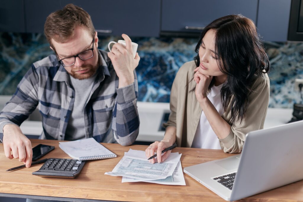 pexels-mikhail-nilov- 5 budgetvriendelijke tips voor modebewuste studenten