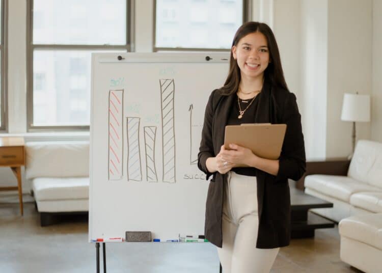 pexels-rdne-stock-project- étudiante qui va passer un examen oral - Les 6 erreurs fréquentes à éviter lors d'un examen oral