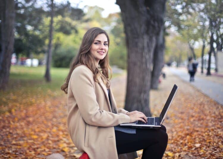 pexels-andrea-piacquadio-Équilibre entre les études et la vie sociale comment le maintenir