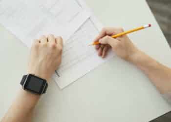 pexels-andy-barbour - 6 moments que tu vis en examen quand t'as des QCM