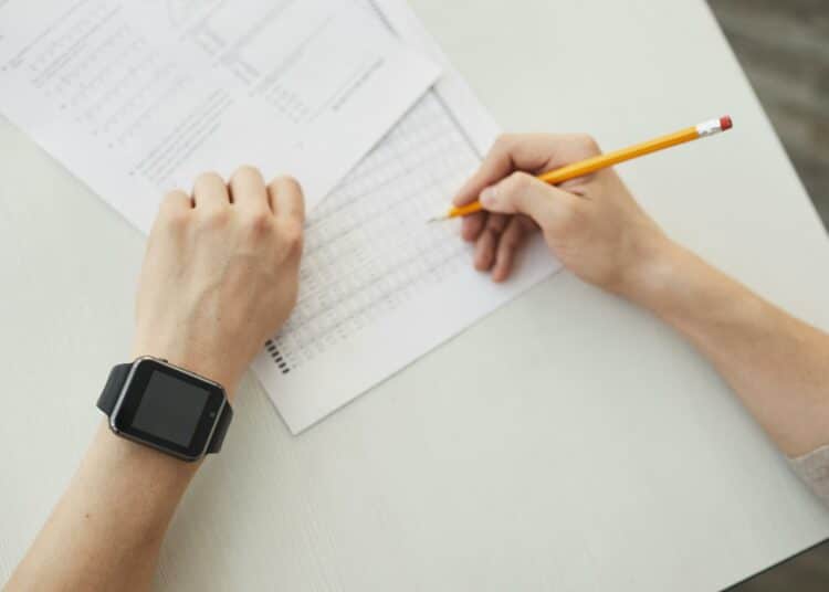 pexels-andy-barbour - 6 moments que tu vis en examen quand t'as des QCM