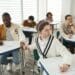 pexels-andy-barbour- étudiants qui passent un examen - 10 clichés sur les examens à l’université et en haute école