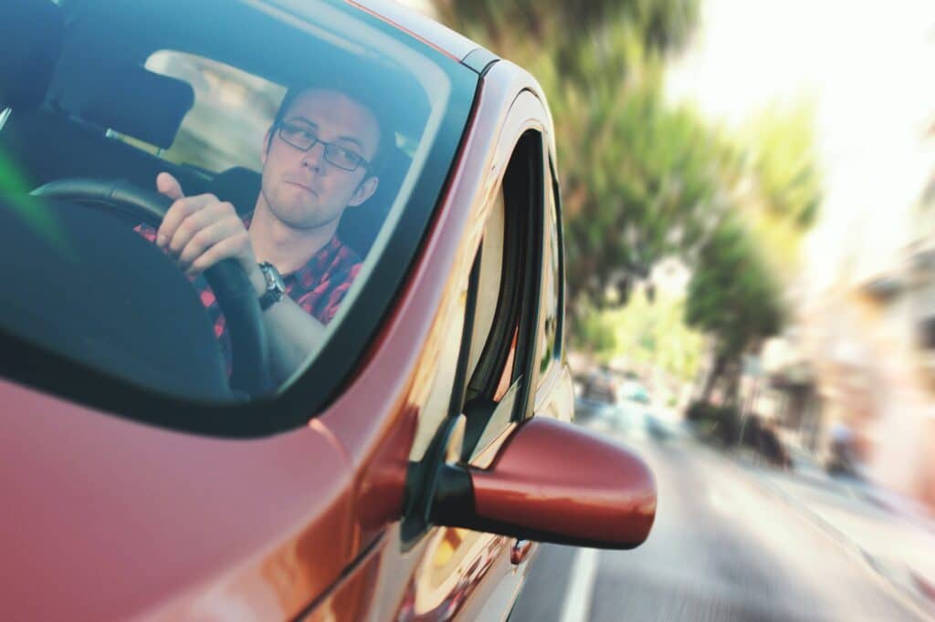 pexels-jA╠â┬®shoots- étudiant qui conduit - Comment éviter les erreurs lorsqu’on apprend à conduire