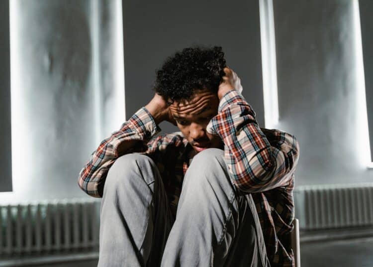 pexels-mart-production-étudiant en stress - Comment surmonter le stress lié aux examens