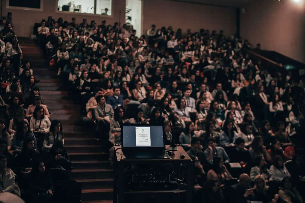 unsplash - miguel-henriques- Plus de 50 entreprises et universités vont partager leurs connaissances en matière d'IA