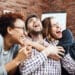 freepik - cookie studio - étudiants qui sont ensemble - 5 facons de montrer à tes colocs que tu tiens à eux