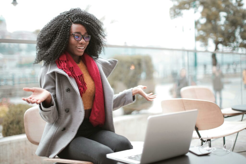 pexels-andrea-piacquadio-4 manieren om als buitenlandse student contact te houden met vrienden