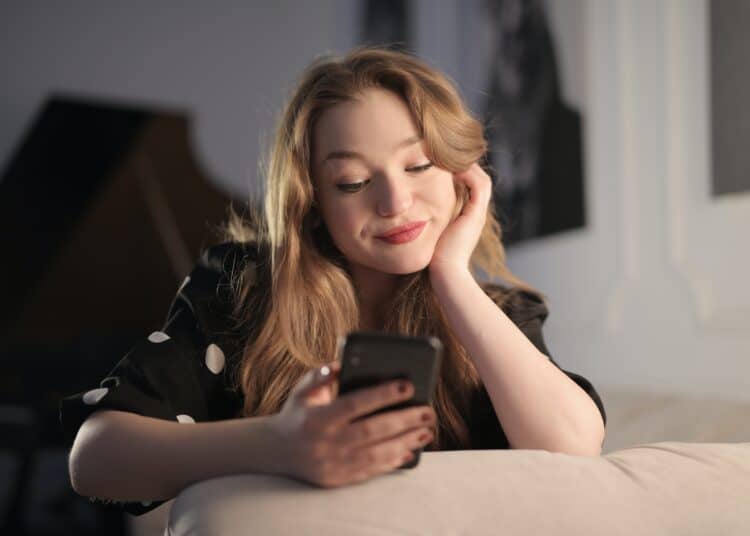 pexels-andrea-piacquadio - 6 memes qui vont te rappeler que t'aurais pas dû procrastiner