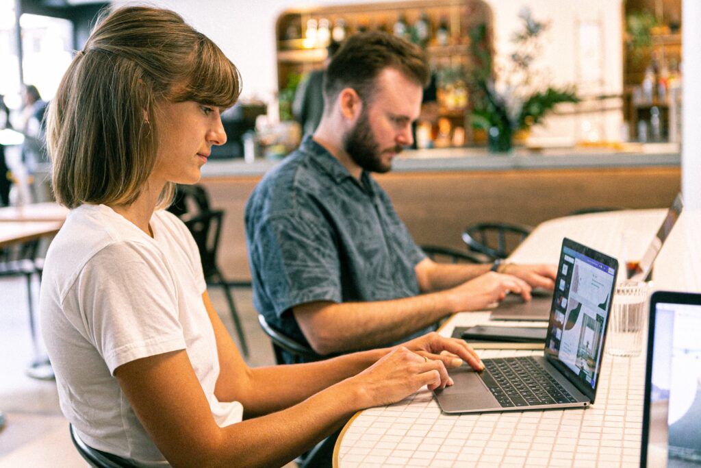 pexels-canva-studio-6 voordelen van werken als freelancer na je studies