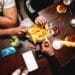 pexels-maor-attias-frites entres amis-6 spécialités belges pour les étudiants qui viennent étudier en Belgique