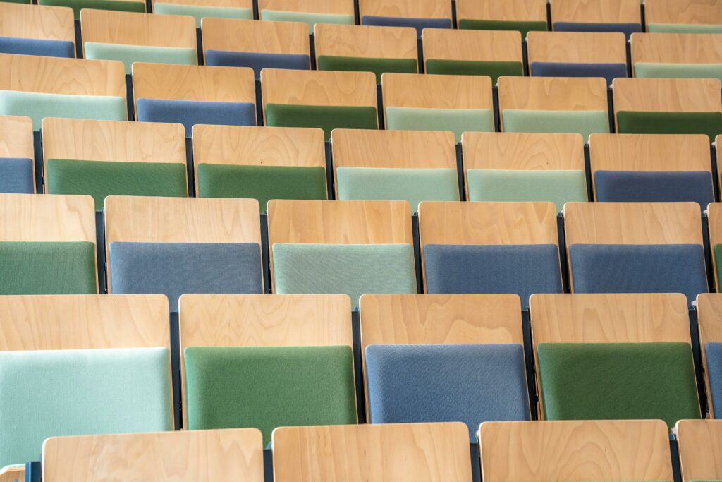 pexels-mike-van-schoonderwalt- L'ULiège annonce le report des examens prévus mercredi