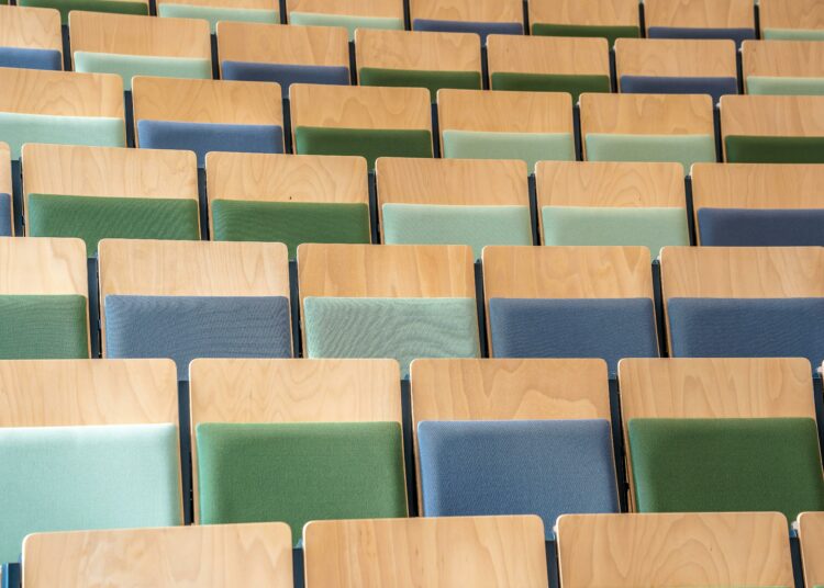 pexels-mike-van-schoonderwalt- L'ULiège annonce le report des examens prévus mercredi