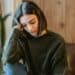 pexels-liza-summer-fille pensive-Savoir quand prendre une pause