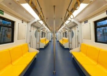 pexels-pixabay-métro vide-les meilleurs moyens de locomotion pour les étudiants
