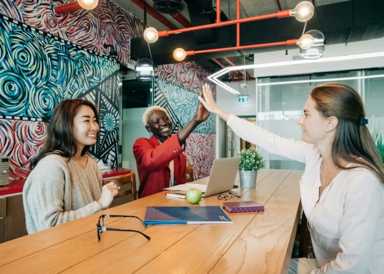 pexels-alexander-suhorucov-travaille -effet pygmalion impact vie jpg