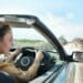 pexels-andrea-piacquadio-femme qui roule dans une voiture - Les meilleurs moments pour étudier ton permis théorique