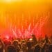 pexels-annam-w-personnes profitant d'un concert dans un festival-5 artistes à ne pas manquer au festival Tomorrowland 2024