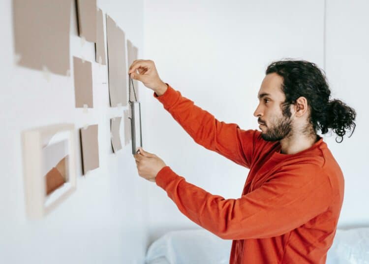 pexels-blue-bird-homme décore- 6 Idées déco faciles petit budget Kot jpg