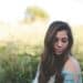 pexels-brynna-spencer-fille habillée léger dehors au soleil-Que faire à l’approche du printemps