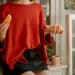 pexels-cottonbro-studio-Femme mangeant une orange-l'importance d'une bonne alimentation durant tes études