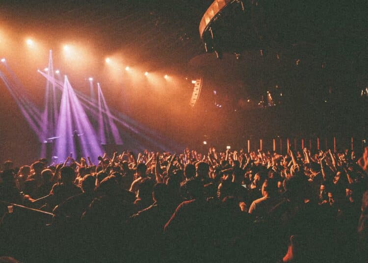 pexels-harrison-haines-personnes qui dansent à un festival de musique - 6 artistes à ne pas manquer au festival Inc'rock 2024