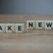 pexels-joshua-miranda-fake news en lettre de scrabble-Comment ne pas tomber dans le piège des fakes news
