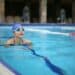 pexels-andrea-piacquadio-fille qui fait de la natation-4 raisons d'aller à la piscine quand tu es étudiant