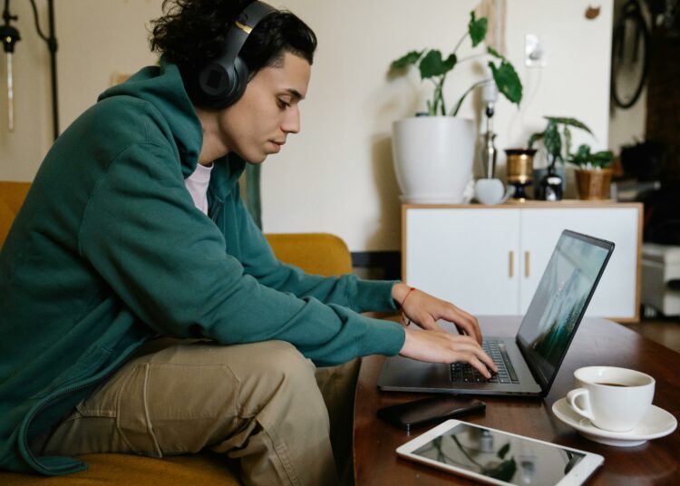 exels-eren-li- Pourquoi faire une formation en ligne à coté de ses études 