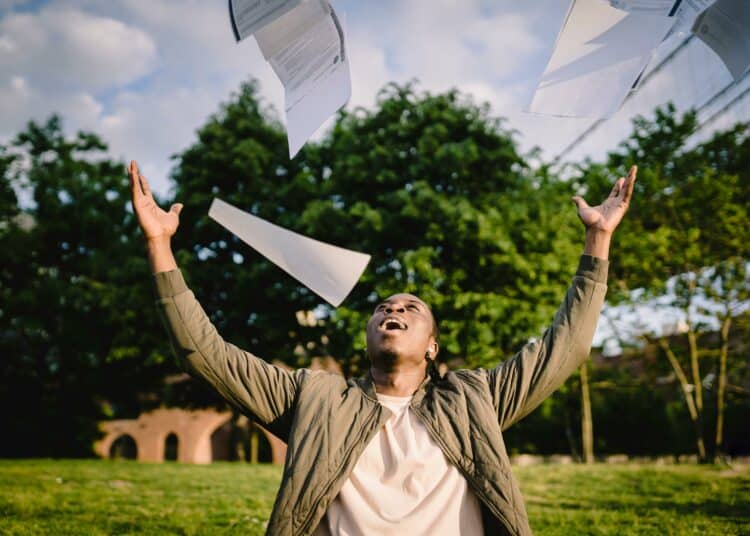 pexels-ketut-subiyanto-4560076-étudiant fin d'année-Année scolaire terminée, 3 réflexes à adopter