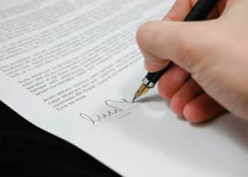 pexels-pixabay-signature-Top 5 des excuses pour signer un examen