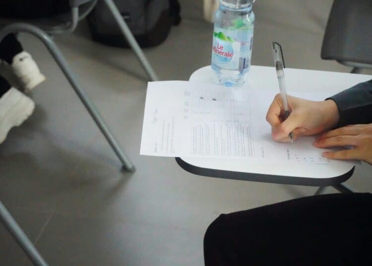 unsplash-billy-albert - 6 memes qui résument bien ton état quand tu retournes ta feuille d'examen