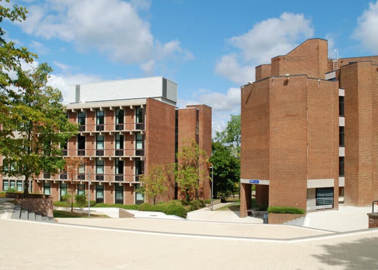 wiki commons - Belgique_-_Louvain-la-Neuve_-_Place_Pasteur_- La sécurité étudiante à Louvain-la-Neuve