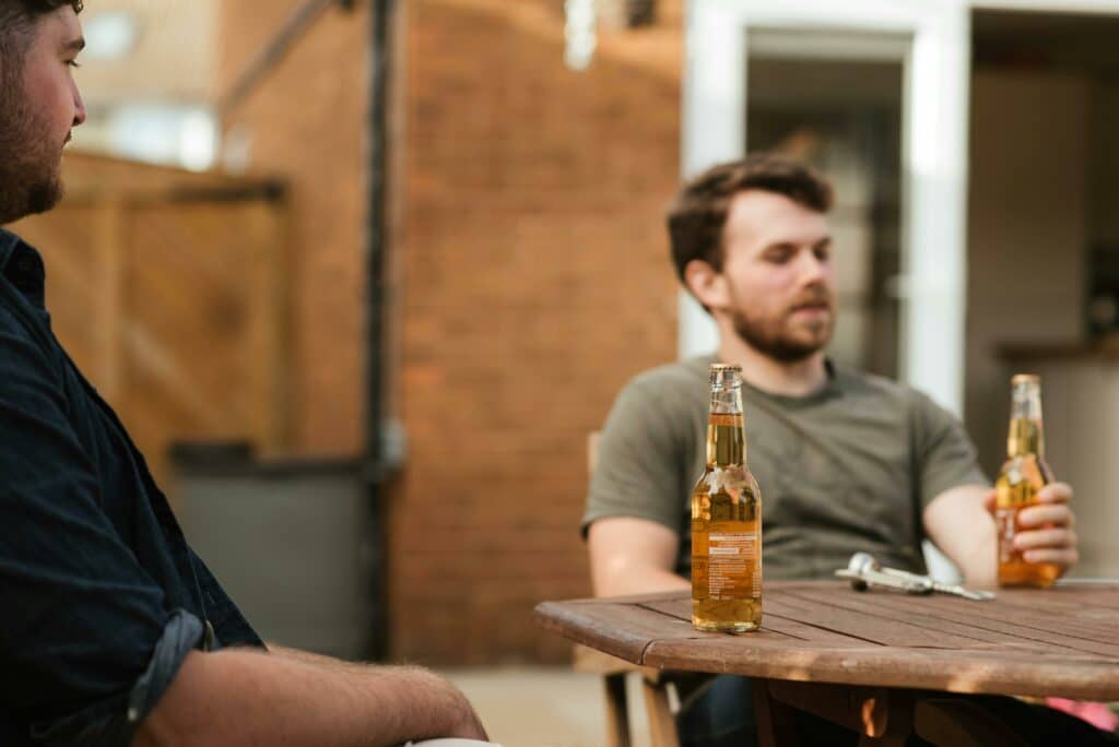 pexels-anete-lusina-5 redenen voor studenten om een terrasje te doen met vrienden na de examens