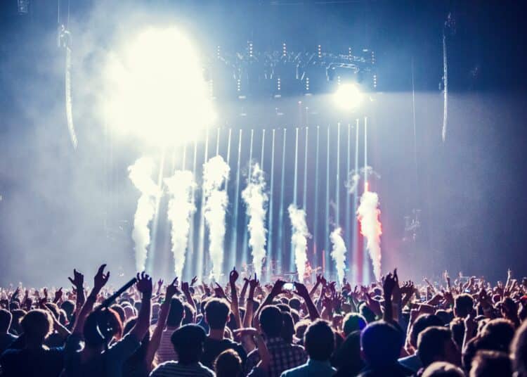 pexels-annamw - 5 moments que tu vis en festival