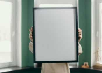 pexels-cottonbro- 4 voordelen van Displates voor kotstudenten