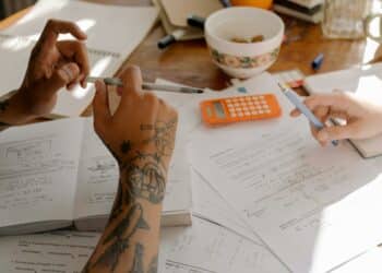 pexels-cottonbro-  4 voordelen van een openboekexamen