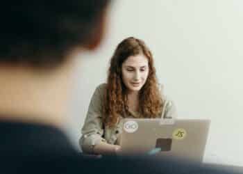 pexels-cottonbro-studio-4 voordelen van e-learning voor studenten