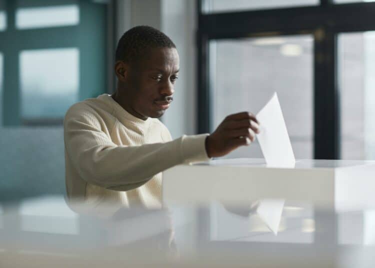 pexels-edmond-dantes-étudiant qui vote - Pourquoi aller voter