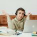 pexels-karolina-grabowska-étudiant devant un ordinateur-7 conseils à appliquer si tu es en retard sur tes matières
