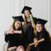 pexels-karolina-grabowska-filles qui ont eu leur diplome-que faire après avoir eu son diplôme