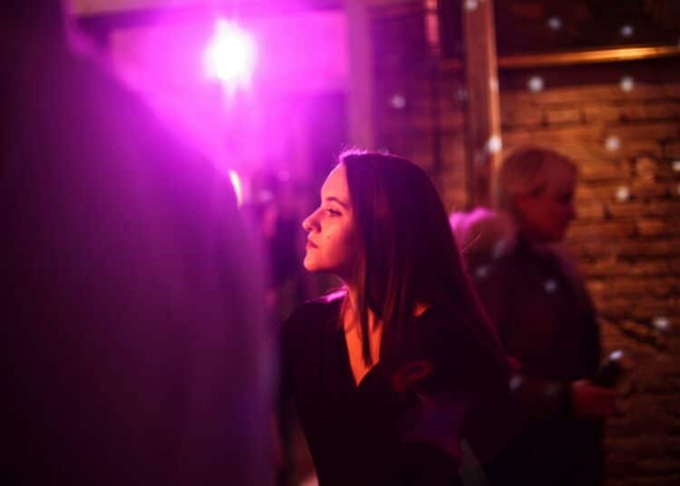 pexels-olly - 6 memes qui résument bien tes soirées