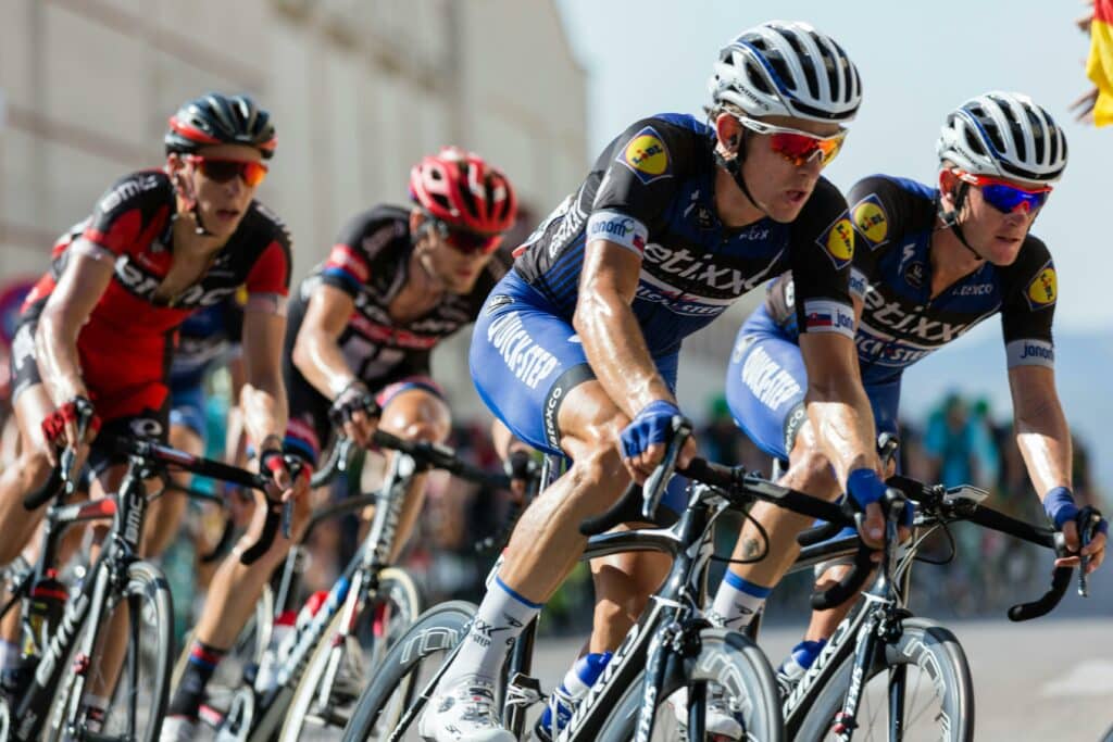 pexels-pixabay-6 dingen voor kotstudenten die met vrienden naar de Tour de France kijken