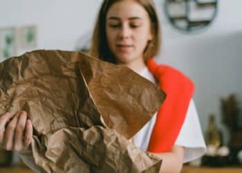 pexels-shvets-production-4 redenen waarom je je cursusmateriaal niet meteen moet weggooien