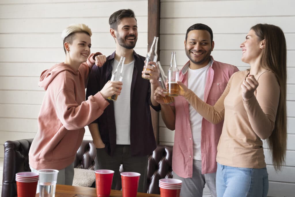 freepik - desperados - Comment assurer une ambiance safe en soirée  