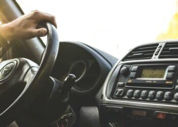 pexels-blitzboy-volant de voiture-Top 6 des raisons de bosser son permis pendant les vacances