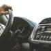 pexels-blitzboy-volant de voiture-Top 6 des raisons de bosser son permis pendant les vacances