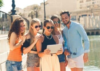 pexels-olly - 5 memes qui vont te rappeler les galères de voyager avec tes potes