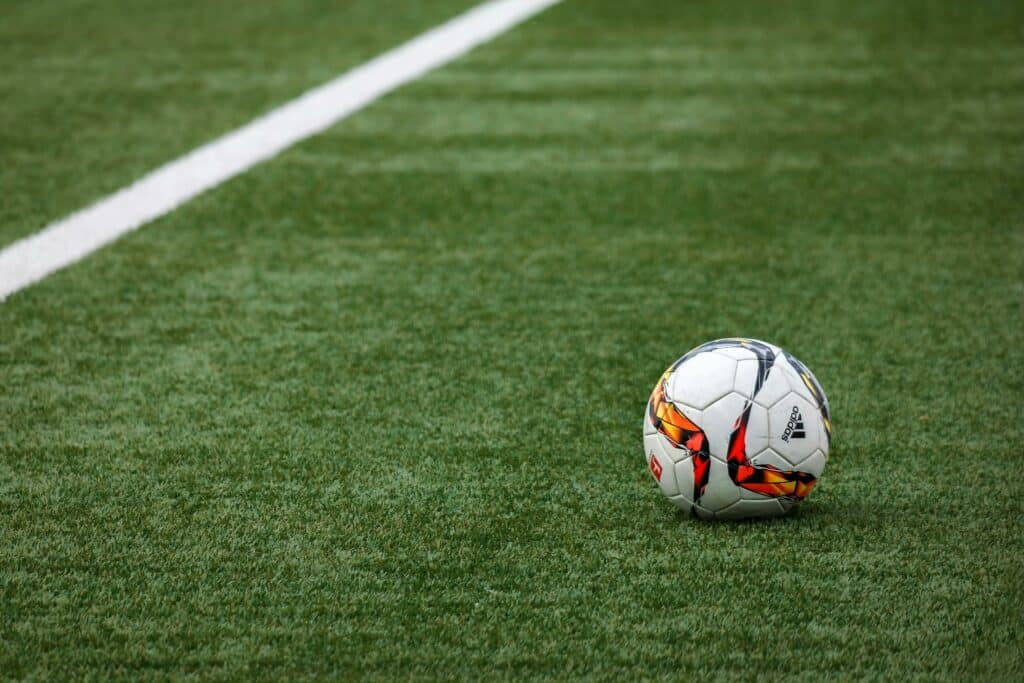pexels-pixabay- ballon de football sur terrain - Euro 2024 Tout ce qu’il faut savoir