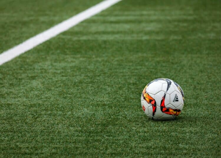 pexels-pixabay- ballon de football sur terrain - Euro 2024 Tout ce qu’il faut savoir