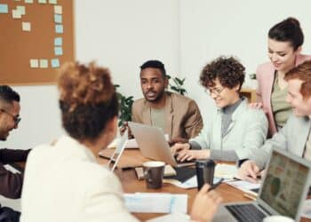 pexels-fauxels- 5 redenen om een buitenlandse zomerstage te doen als student